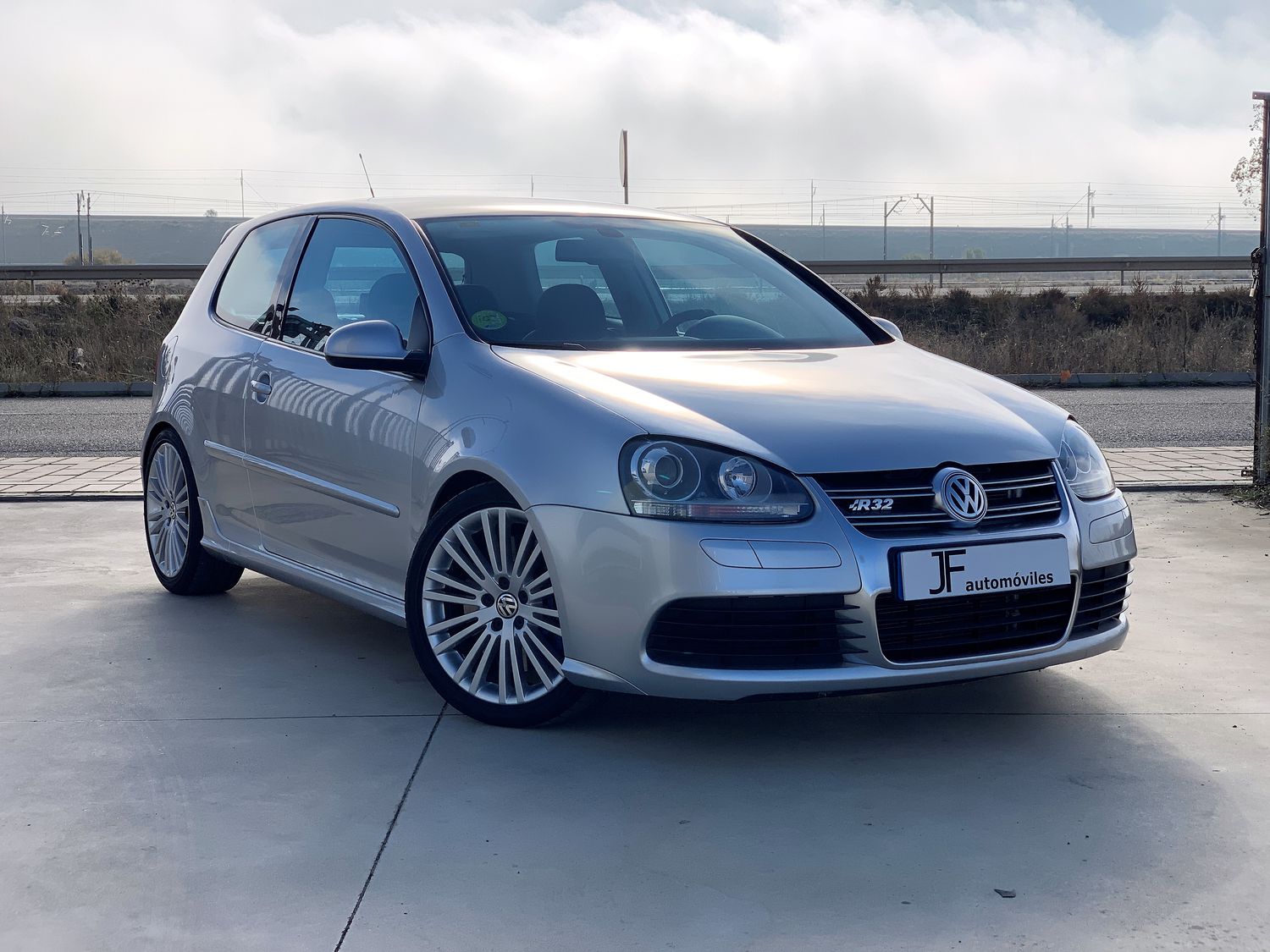 Volkswagen Golf R32 3 puertas manual en Palencia